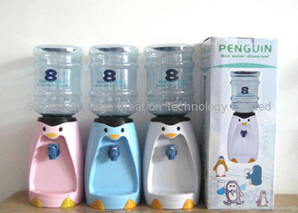 Chine 2,5 litres de mini de l'eau de pingouin de distributeur miniature de l'eau distributeur de boissons 8 verres de bande dessinée buvant des tasses de Drinkware fournisseur