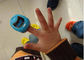 Affichage d'OLED oxymètre d'impulsion bleu/rose/jaune de bout du doigt pour des enfants fournisseur